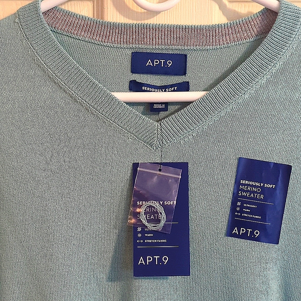 Apt. 9 Blue Merino Wool V-Neck Sweater Men's - Picture 2 of 6